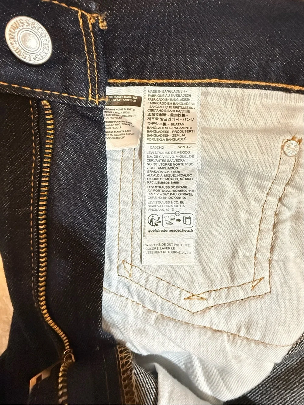 Levis straight leg